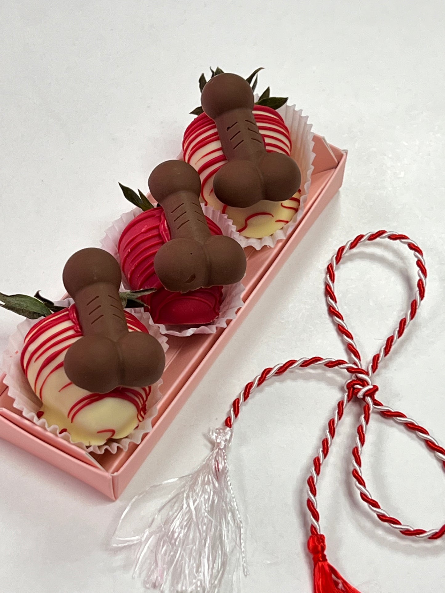 Martisor cu figurina