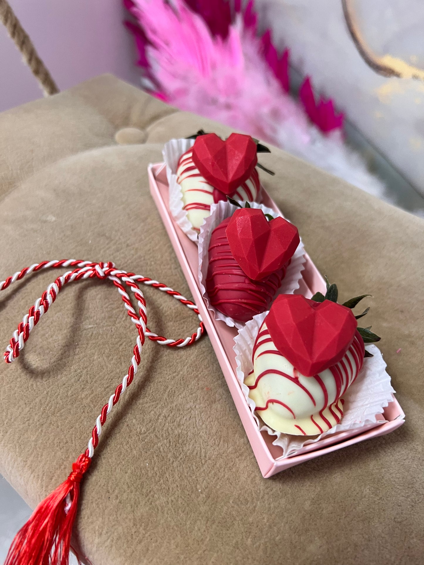 Martisor cu figurina