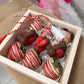 Martisor 9 capsuni cu figurine